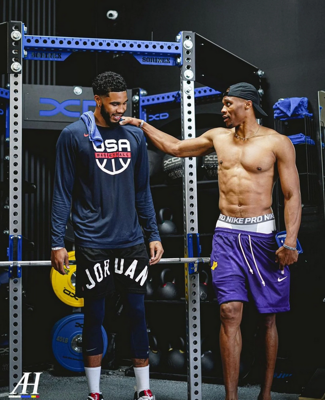 早报：里程碑献大礼，要多酷有多酷！